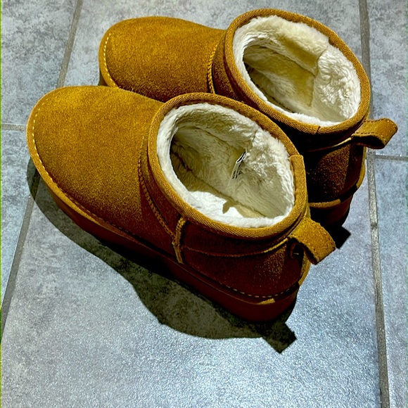 Beige boots - Picture 1 of 2